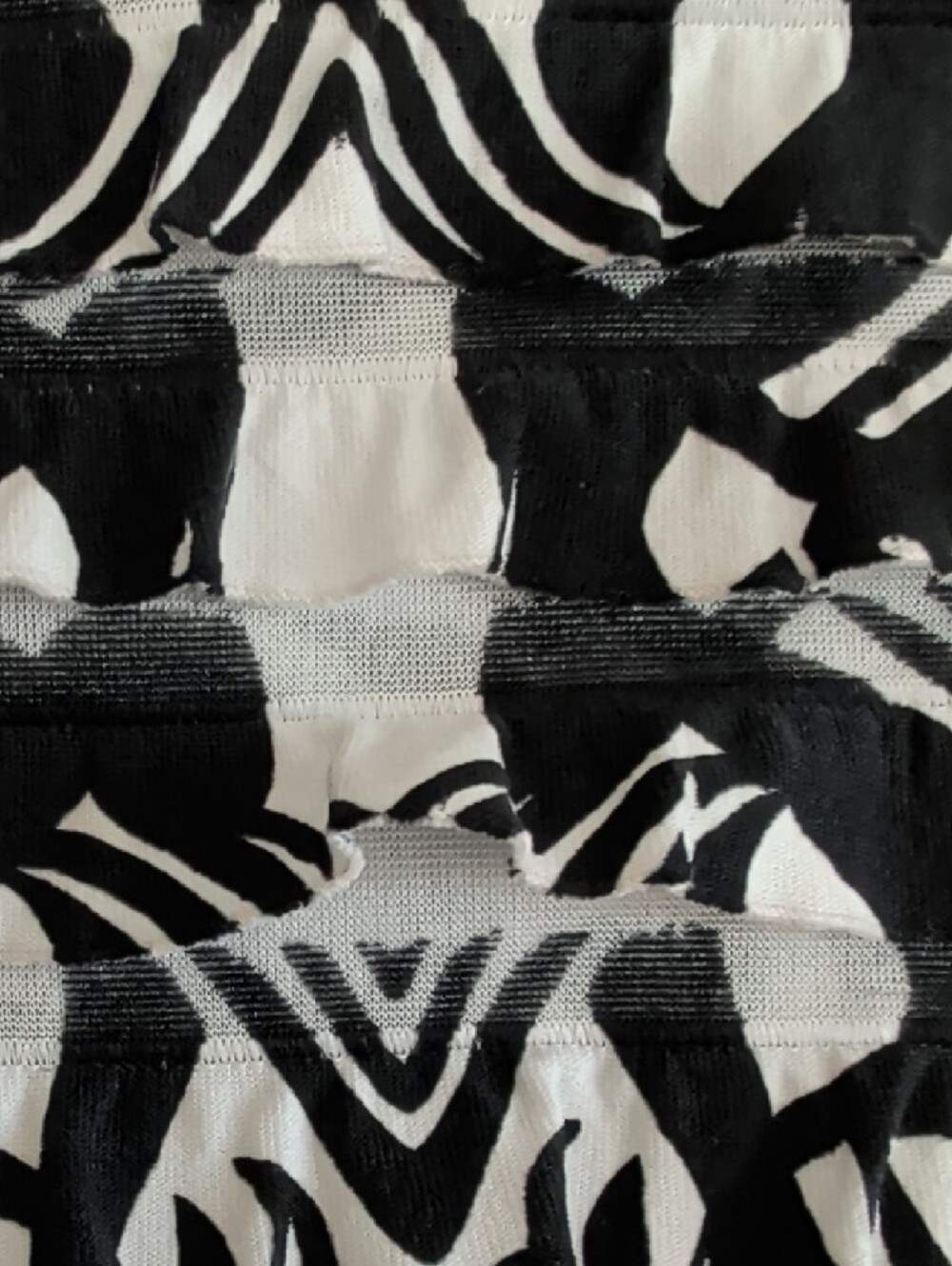 Black White Patterned Sheer Tiered Ruffle Top Women’s Size 18/20 - Picture 4 of 8